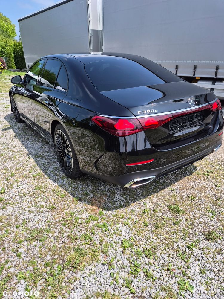 Mercedes-Benz Klasa E 300 9G-TRONIC AMG Line - 3