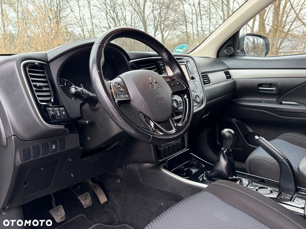 Mitsubishi Outlander 2.0 2WD Invite - 10