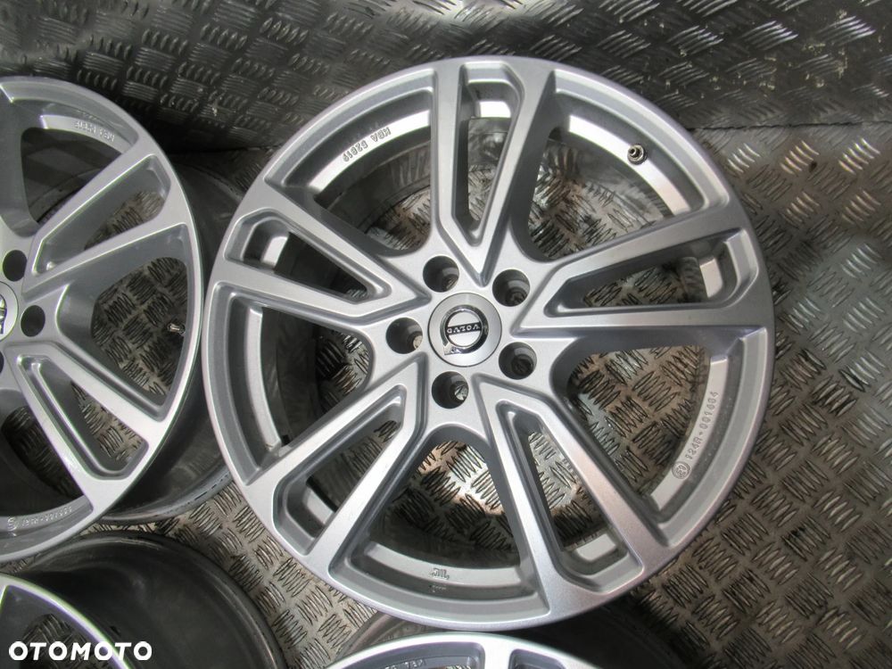 Felgi Volvo S60 S90 V40 V60 V70 V90 XC40 XC60 XC90 8Jx18 et42 5x108 - 3