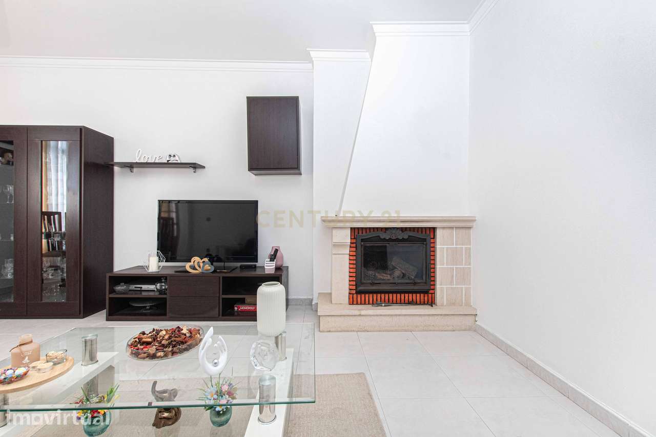 Apartamento T3 com Excelente Luminosidade | 110 m² | 2 WC | Elevador | - Grande imagem: 2/23