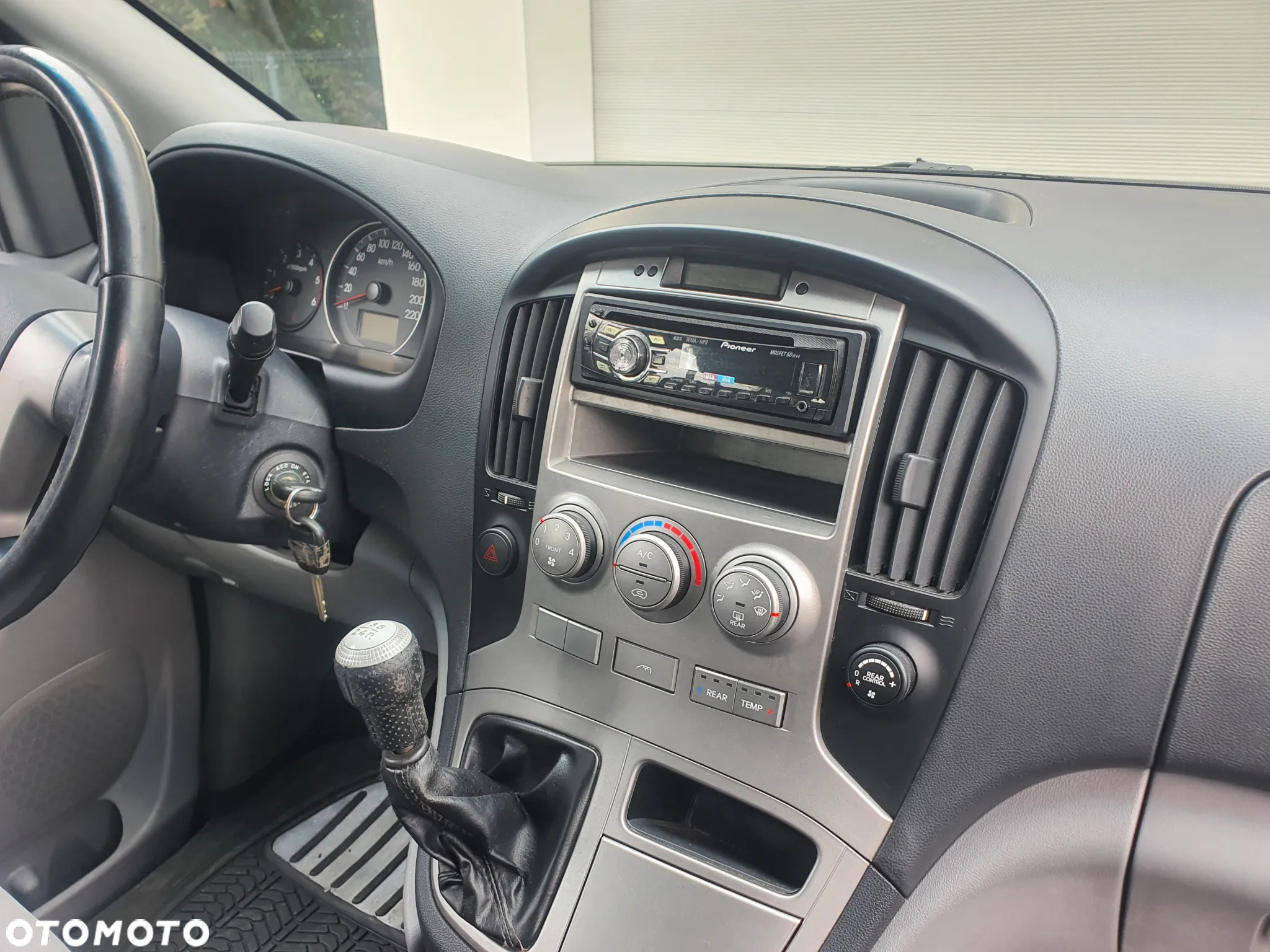 Hyundai H-1 2.5 CRDi Travel Comfort - 11