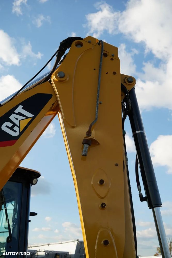 Cat 432 F2 / BULDOEXCAVATOR / AN 2019 / SET GALETE - 19