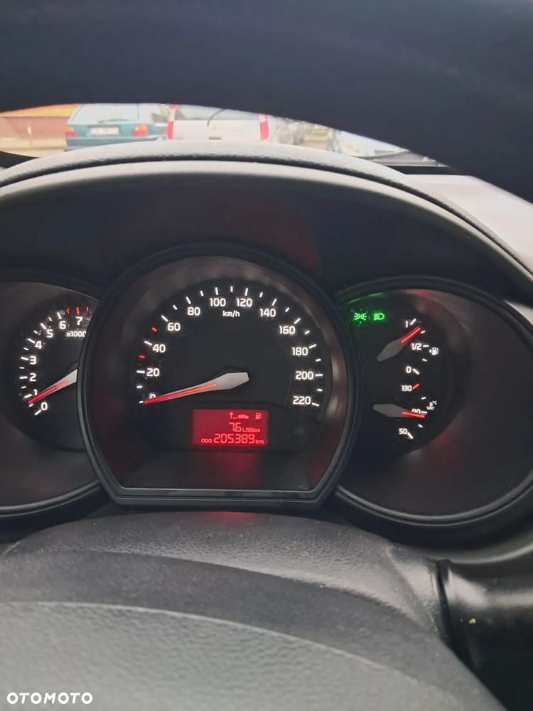 Kia Rio - 12