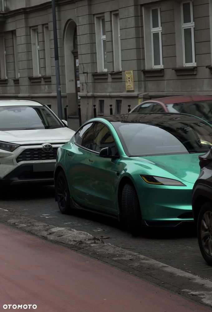 Tesla Model 3 - 12