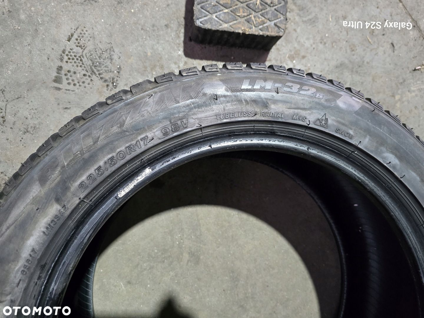 BRIDGESTONE BLIZZAK LM-32s 225/50R17 98V 5,5mm 4X - 6