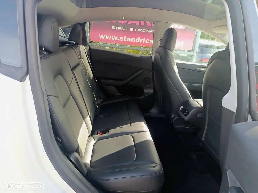 Tesla Model Y Long Range Dual Motor AWD - 12