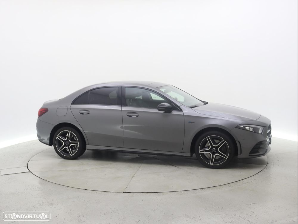 Mercedes-Benz A 250 e AMG Line - 9