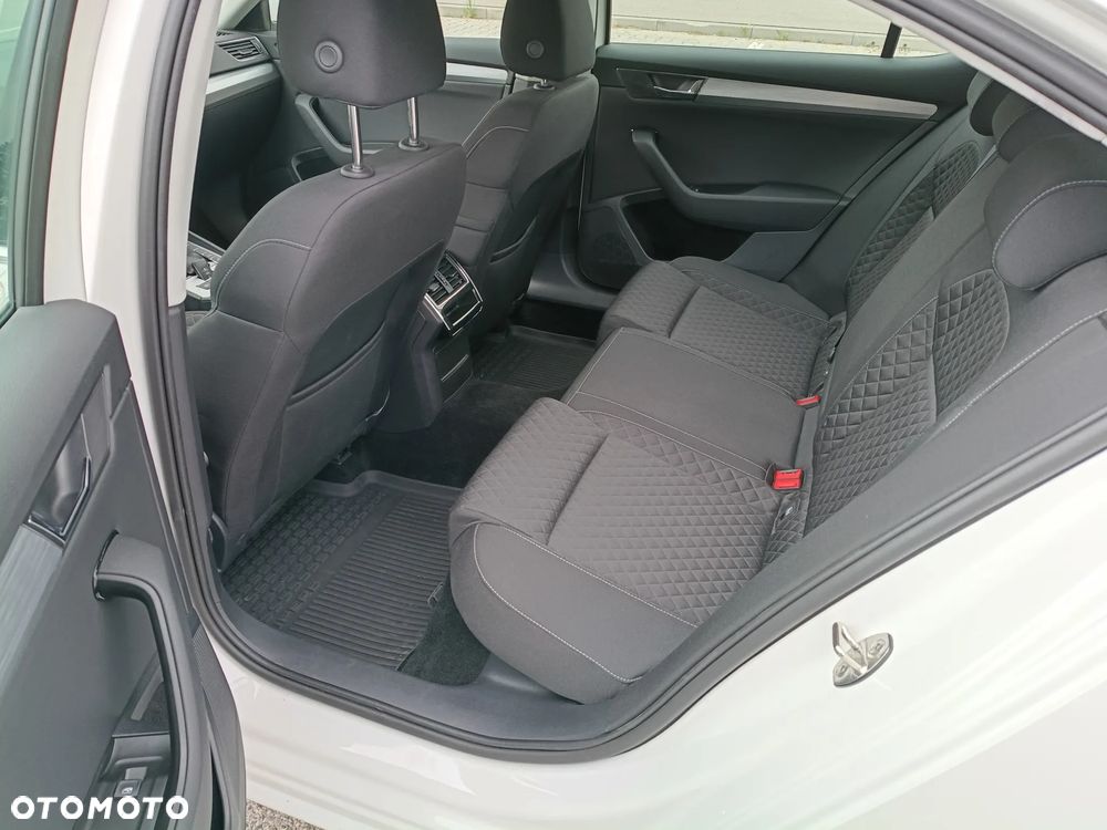 Skoda Superb 2.0 TSI Ambition DSG - 9
