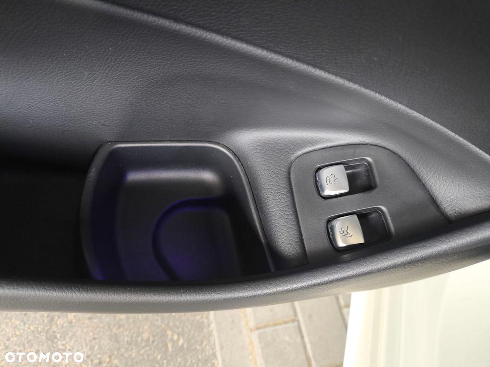 Mercedes-Benz Klasa E 400 d 4-Matic 9G-TRONIC - 19