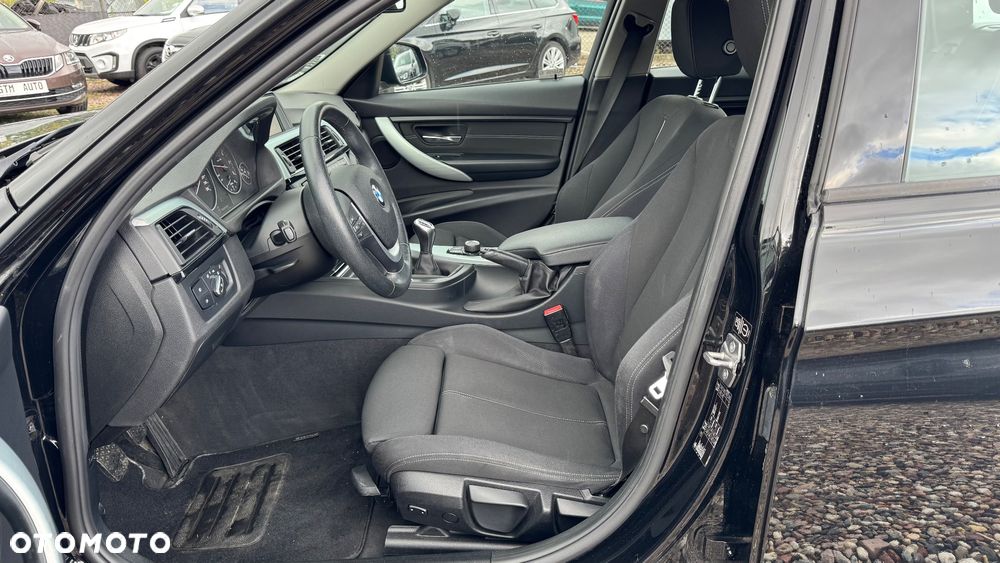 BMW Seria 3 318d Sport Line - 24