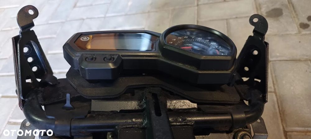 YAMAHA XJ6 REFLEKTOR LAMPA LICZNIK ZEGARY STELAŻ WYPEŁNIENIE OWIEWKA - 16