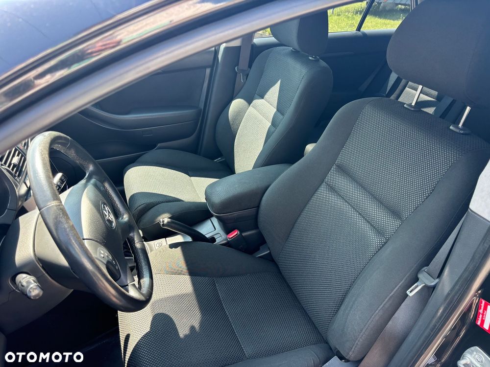 Toyota Avensis 1.8 VVT-i Combi - 23