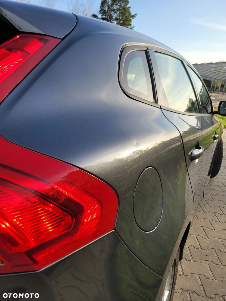 Volvo V40 D2 Base - 13