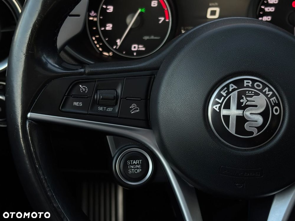 Alfa Romeo Stelvio 2.0 Turbo 16V AT8-Q4 First Edition - 31