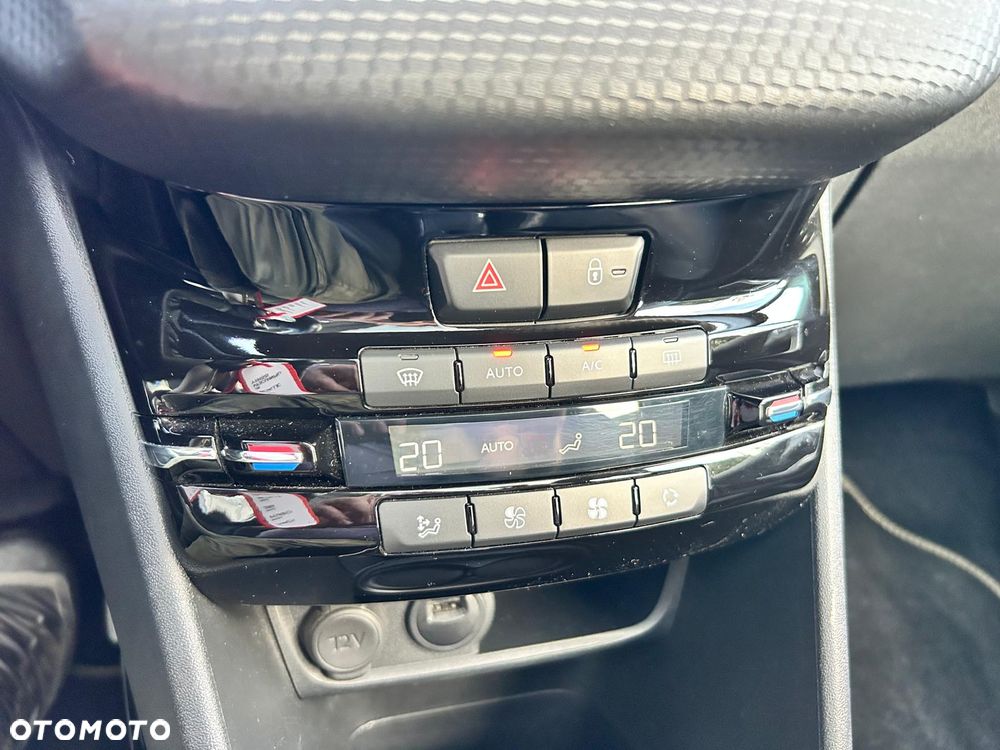 Peugeot 2008 1.2 Pure Tech GPF Allure S&S EAT6 - 34