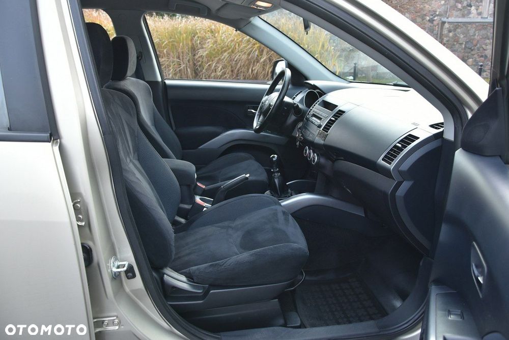 Mitsubishi Outlander - 6