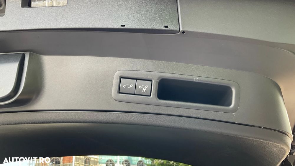 Lexus UX 300h AWD CVT HEV Business - 35