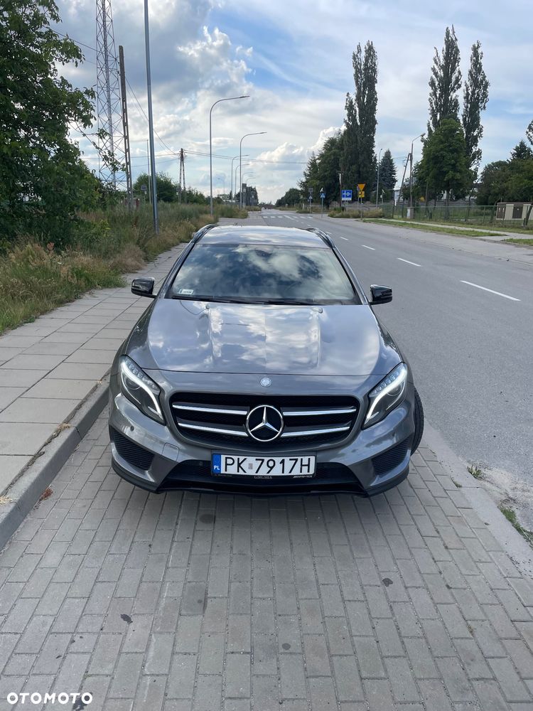 Mercedes-Benz GLA - 10