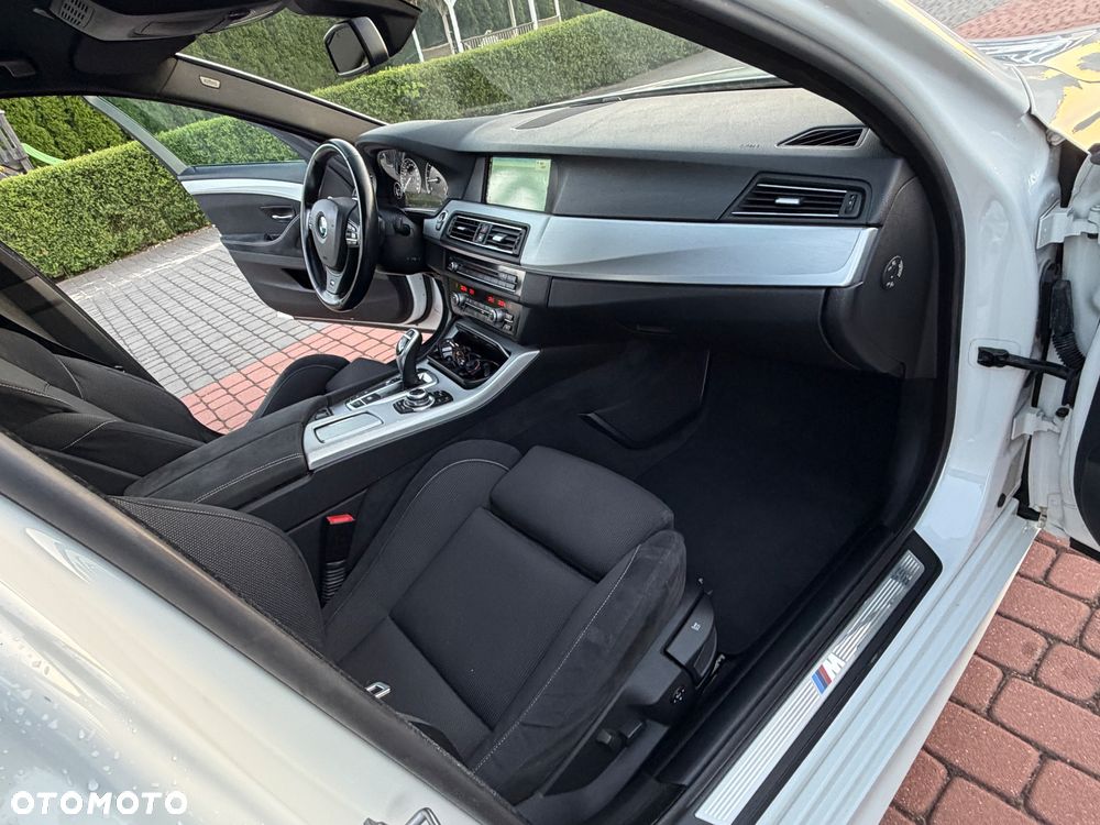 BMW Seria 5 525d xDrive - 26