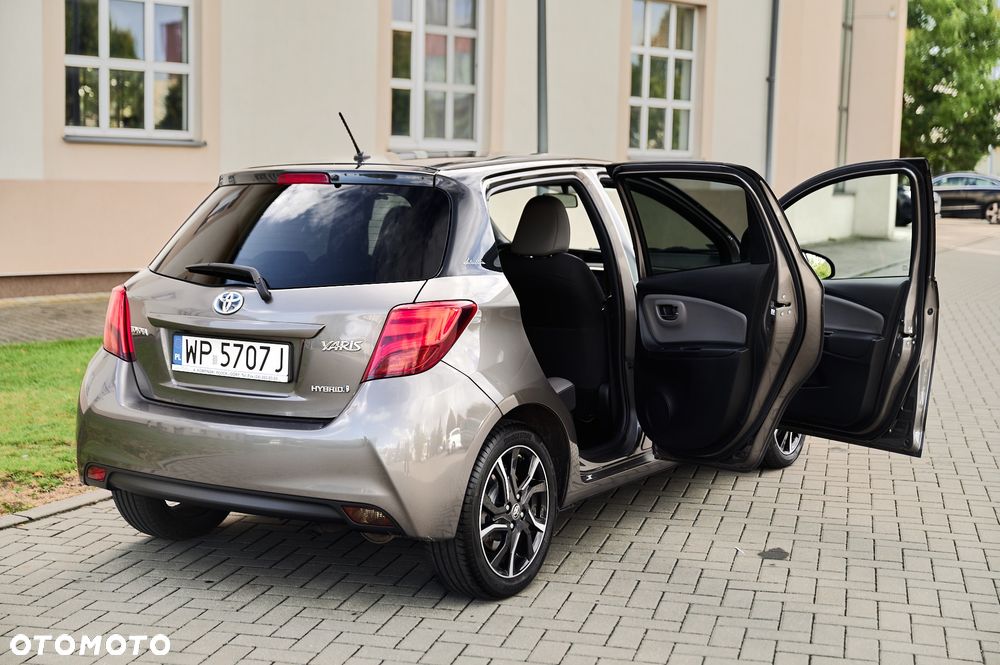 Toyota Yaris Hybrid 100 Selection Passion - 24