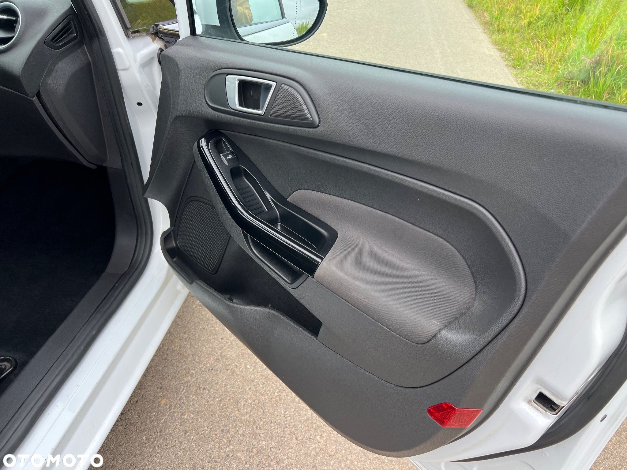 Ford Fiesta 1.0 EcoBoost S&S TITANIUM - 23