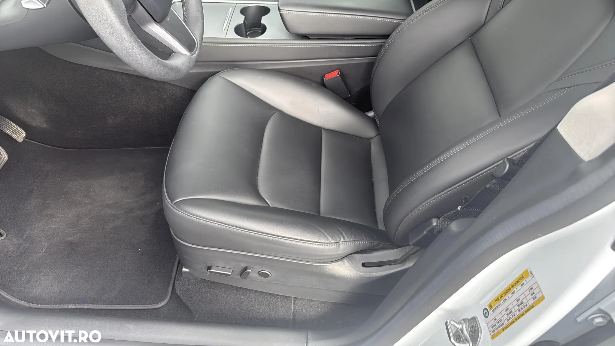 Tesla Model Y RWD - 12