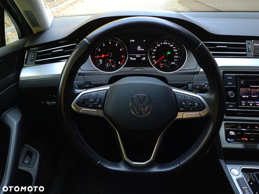 Volkswagen Passat - 12