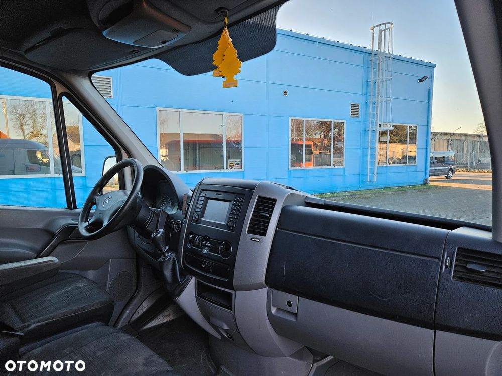 Mercedes-Benz Sprinter - 11