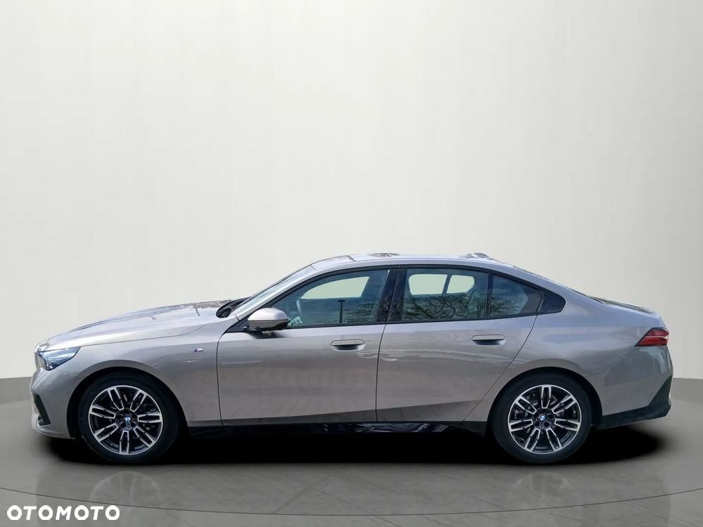 BMW Seria 5 520d xDrive mHEV M Sport - 8