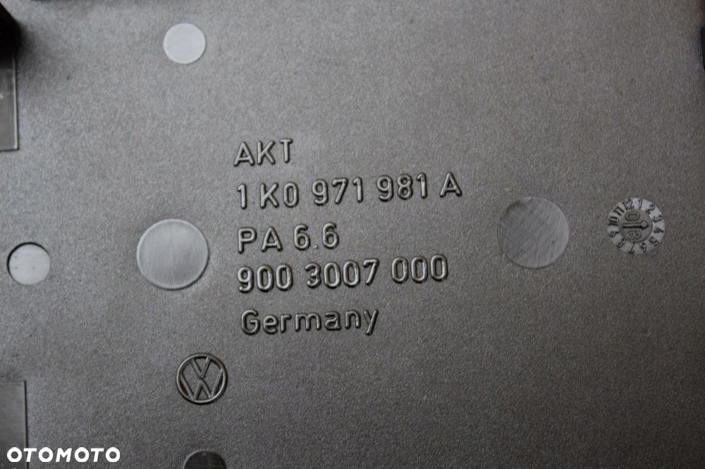 Osłona zaślepka fotela AUDI OE PRAWA 1K0971981A czarna - 3