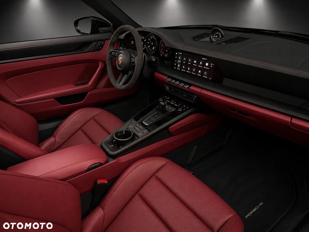 Porsche 911 Carrera 4 GTS - 14