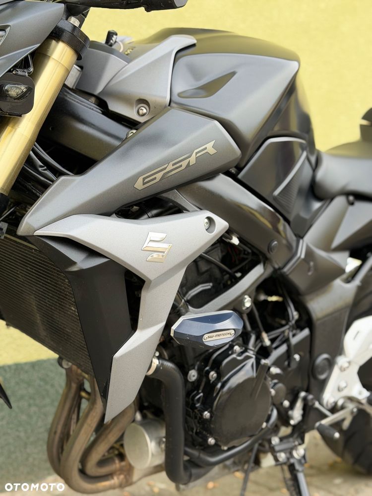 Suzuki GSR - 30