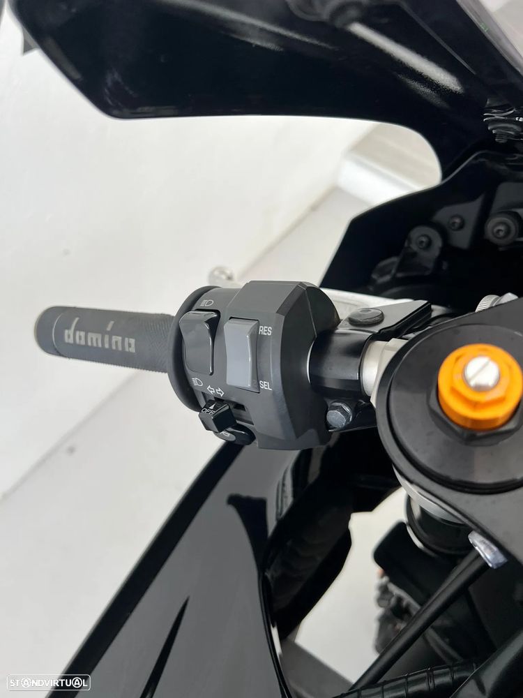 Yamaha R 7 - 10