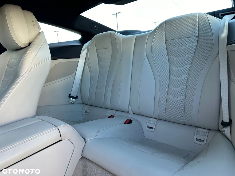 BMW Seria 8 - 39