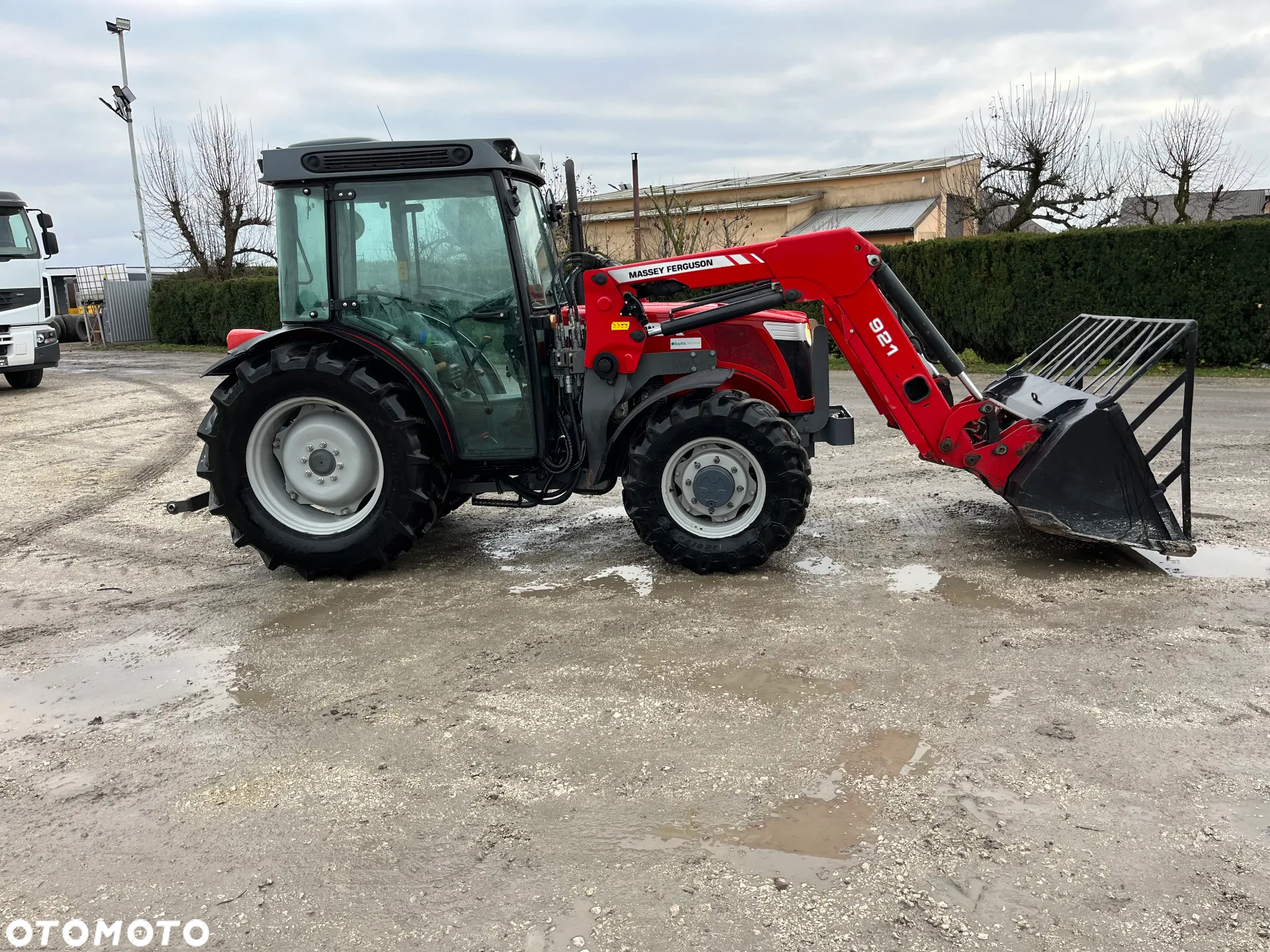 Massey Ferguson - 9