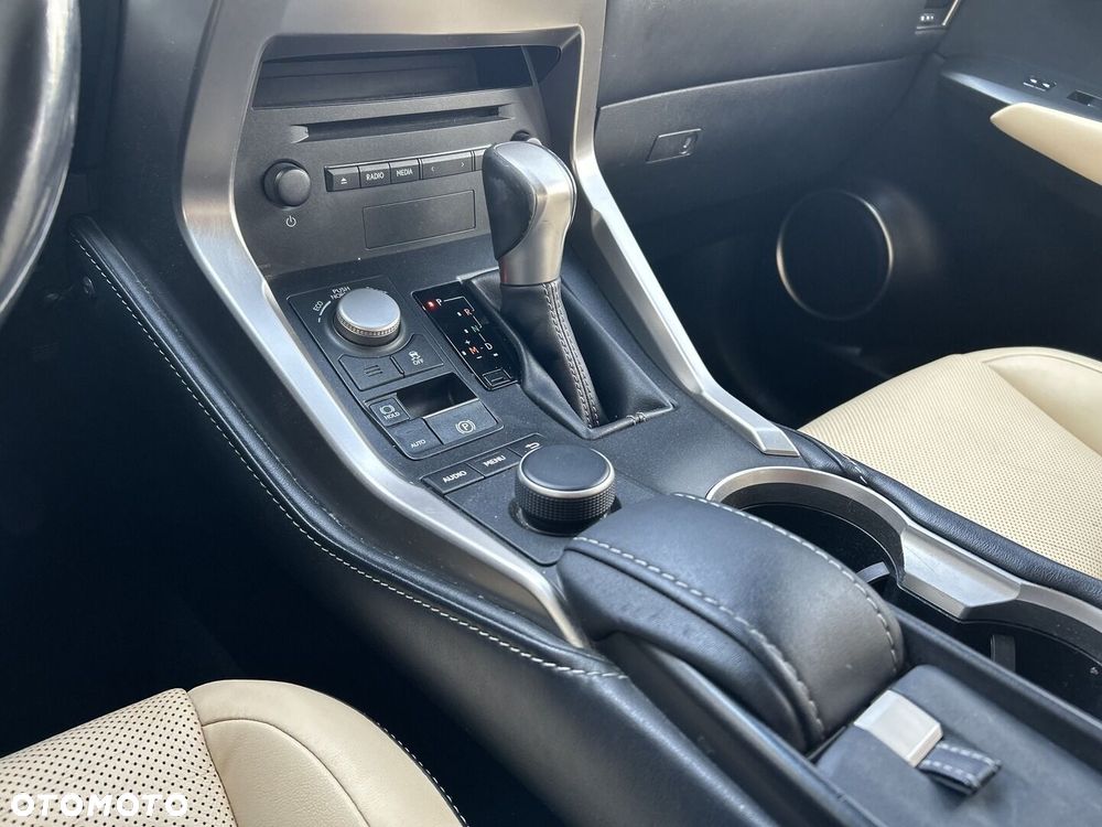 Lexus NX 200t Comfort AWD - 21