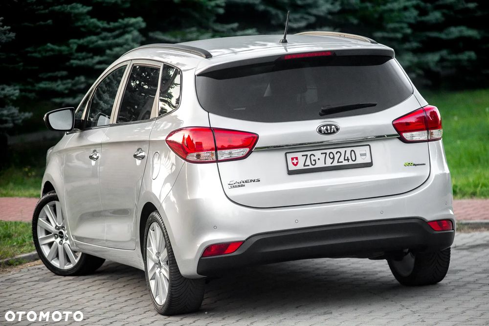 Kia Carens - 15