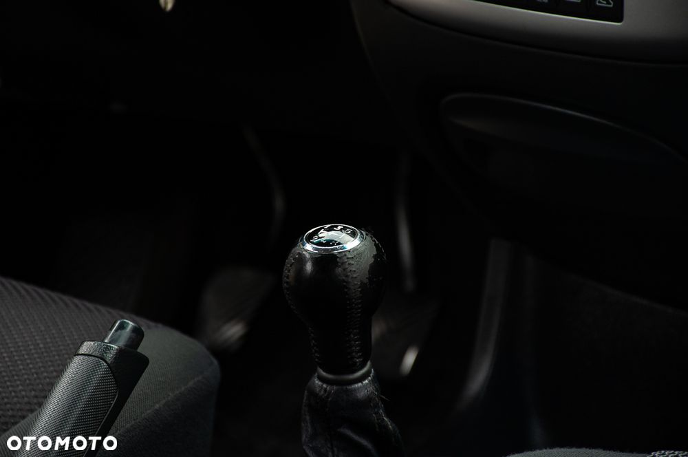 Kia Sportage 2.0 Expedition - 11