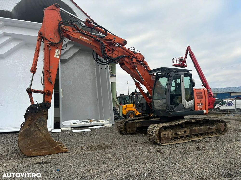 Hitachi ZX225USLC-3 - 5