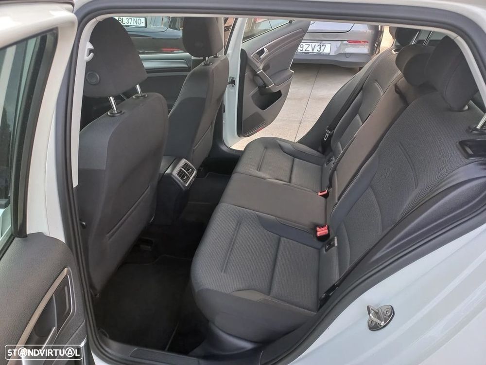 VW Golf 1.6 TDI Confortline - 8