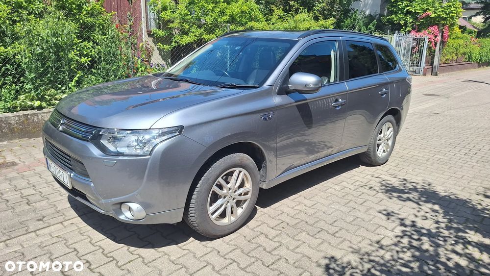 Mitsubishi Outlander - 2
