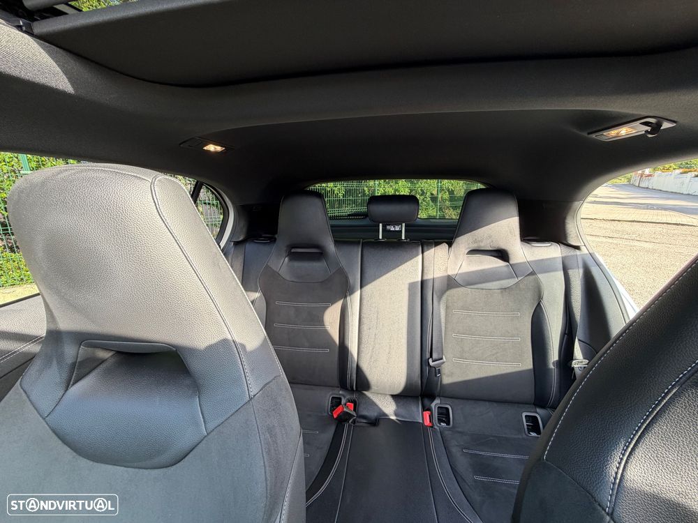 Mercedes-Benz A 250 e AMG Line - 10