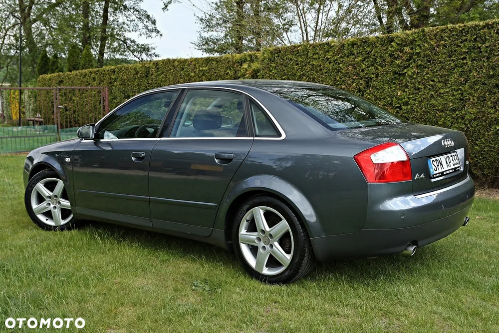 Audi A4 Limousine - 20