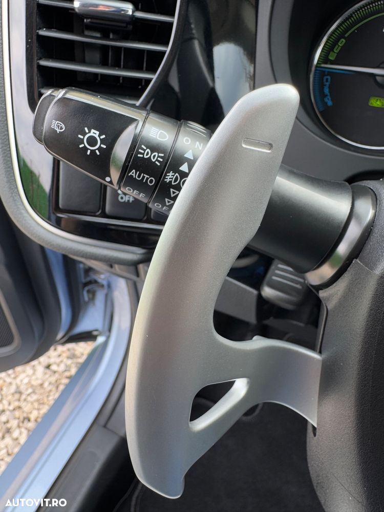 Mitsubishi Outlander 2.0 4WD Top - 20