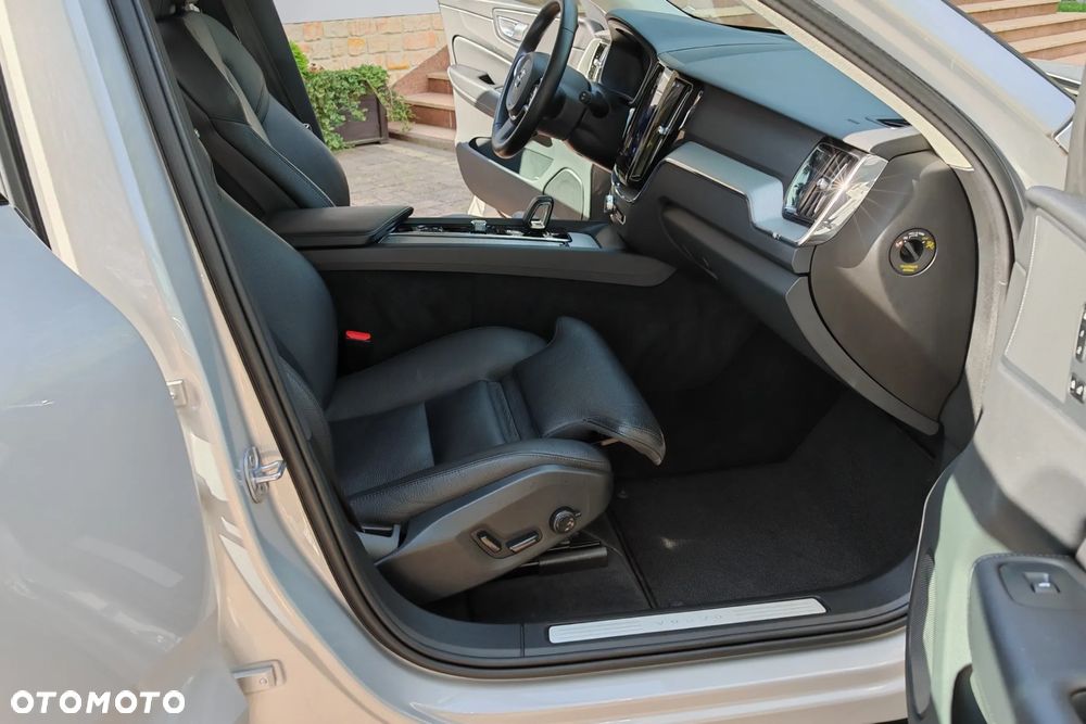 Volvo XC 60 B4 D AWD Plus Dark - 12