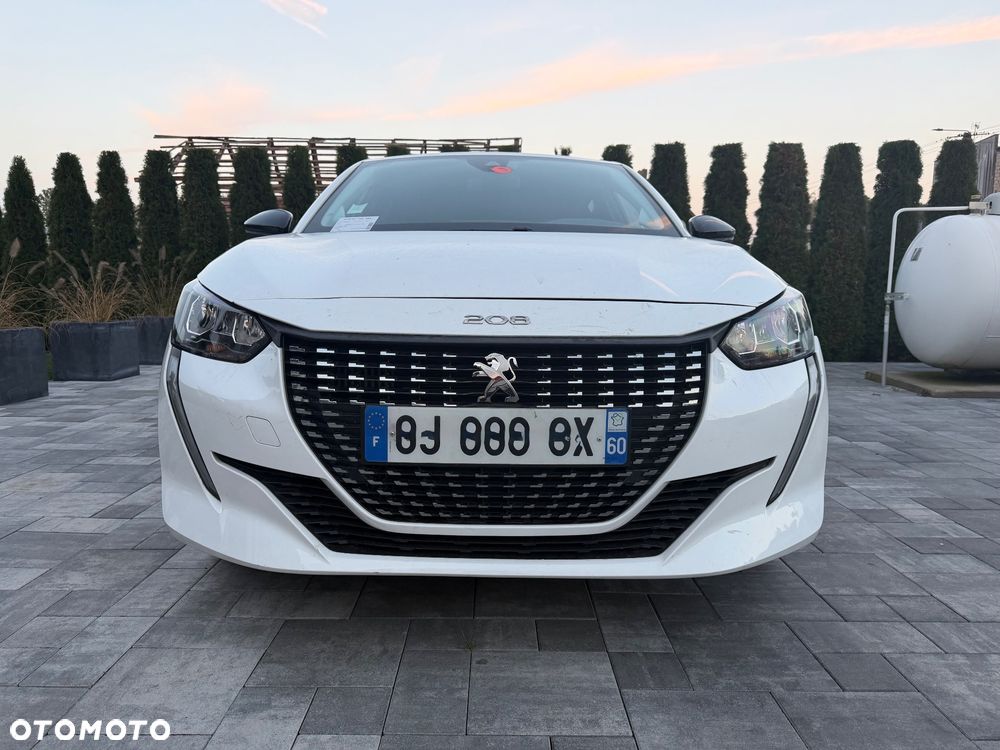 Peugeot 208 - 8