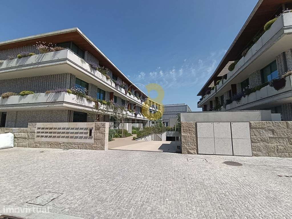 Sofisticado T2 Duplex entre o Mar e o Parque da Cidade - Grande imagem: 2/24