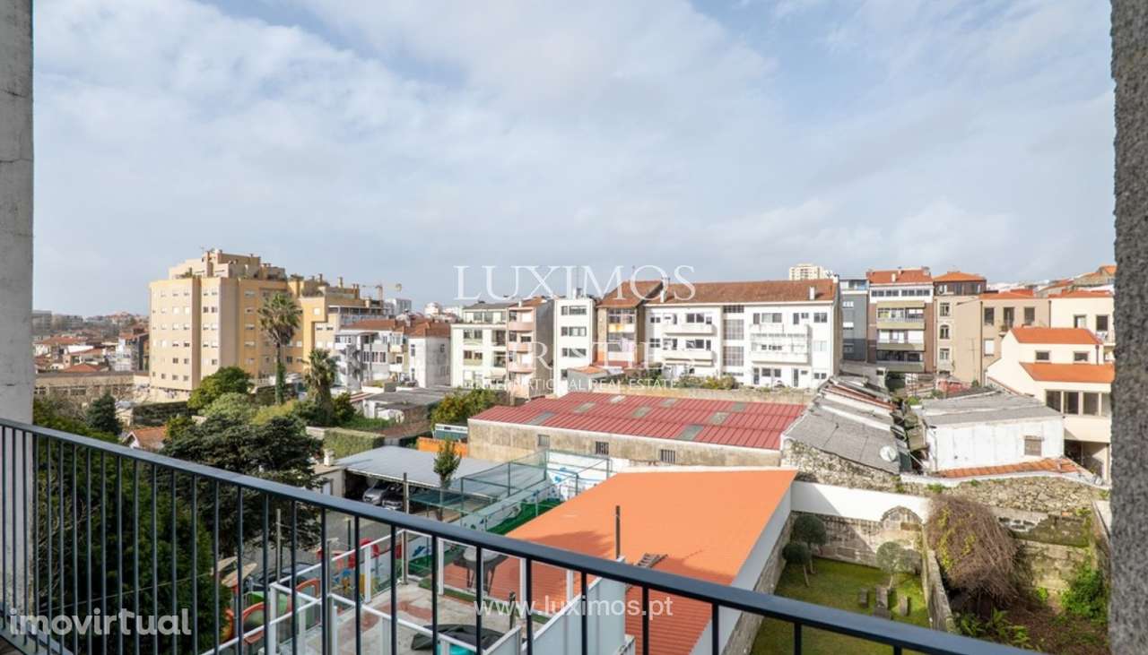 Apartamento T2 com varandas em Alojamento Local à venda centro do Por - Grande imagem: 3/23