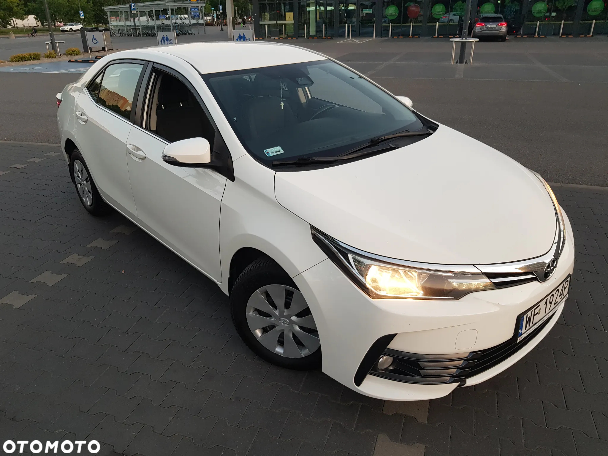 Toyota Corolla - 4