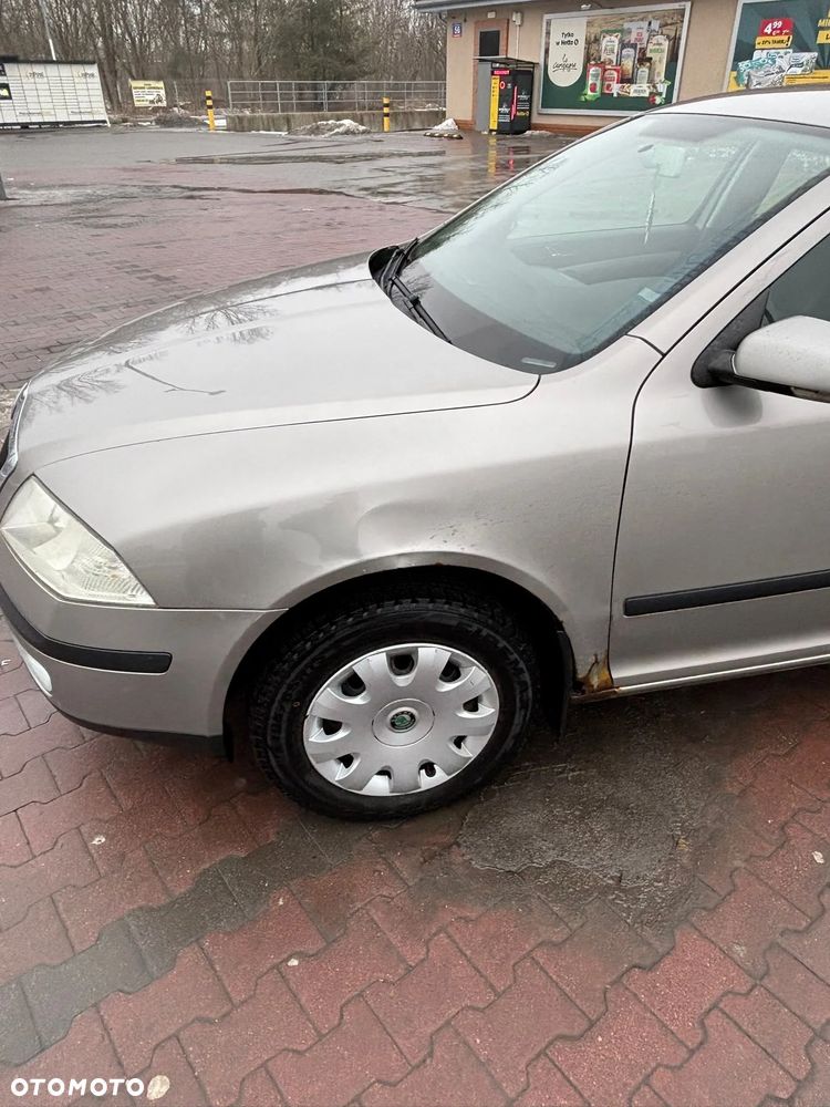 Skoda Octavia 1.6 Ambiente - 11